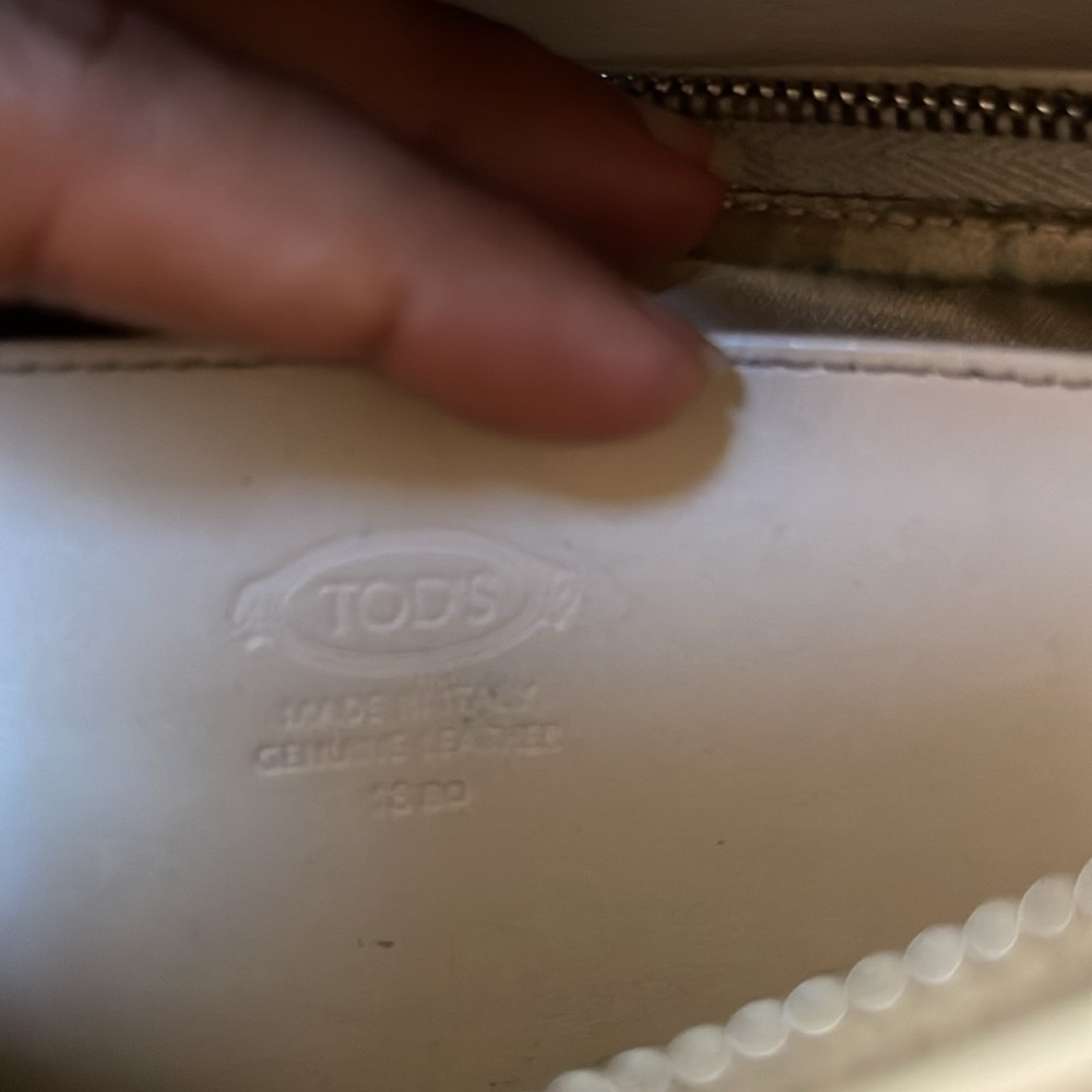 Tod's Cream Leather Wallet - Picture 5 of 5